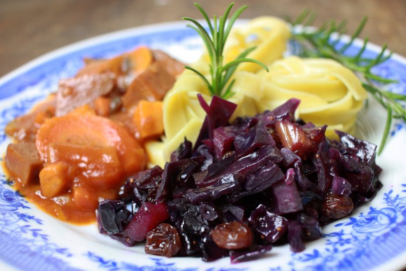 Veganes SeitanGulasch mit Wintergemüse brokkolibastards