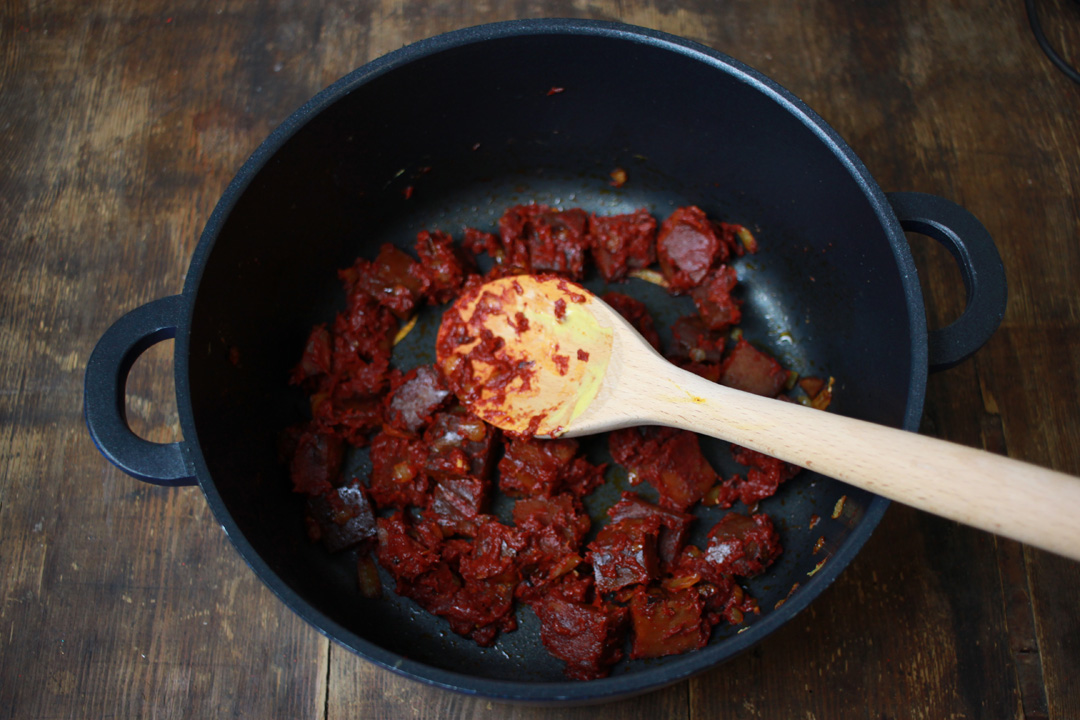 Veganes SeitanGulasch mit Wintergemüse brokkolibastards